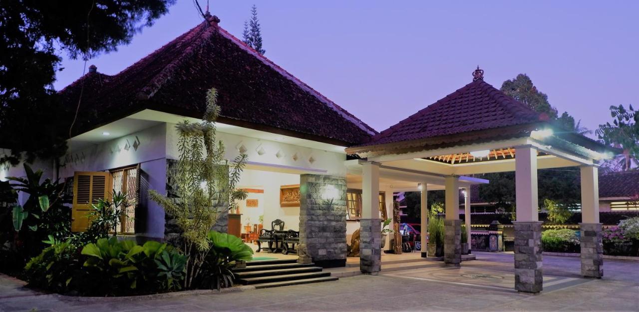 Hotel Minak Jinggo Баньювангі Екстер'єр фото
